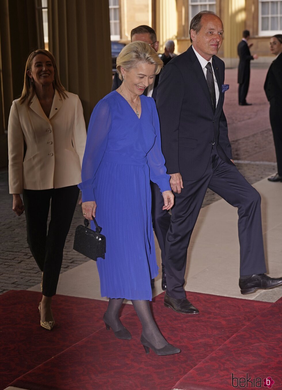 Ursula von der Leyen y su marido en la recepción previa a la coronación de Carlos III