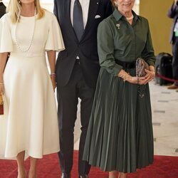 Ana María de Grecia y Pablo y Marie Chantal de Grecia en la recepción previa a la coronación de Carlos III