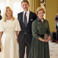 Ana María de Grecia y Pablo y Marie Chantal de Grecia en la recepción previa a la coronación de Carlos III