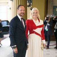 Haakon y Mette-Marit de Noruega en la recepción previa a la coronación de Carlos III