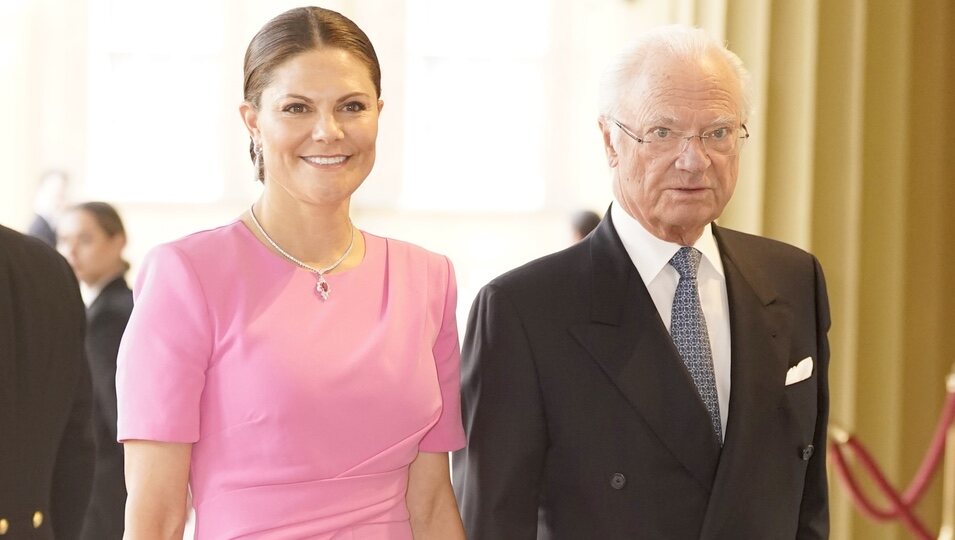 Carlos Gustavo de Suecia y Victoria de Suecia en la recepción previa a la coronación de Carlos III