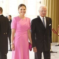 Carlos Gustavo de Suecia y Victoria de Suecia en la recepción previa a la coronación de Carlos III