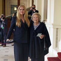 Amalia de Holanda y Beatriz de Holanda en la recepción previa a la coronación de Carlos III