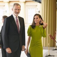 El Rey Felipe VI y la Reina Letizia en la recepción previa a la coronación de Carlos III