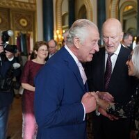 Carlos III y los Reyes de Bulgaria en la recepción previa a la coronación de Carlos III