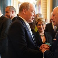 Carlos III y Alberto de Mónaco en la recepción previa a la coronación de Carlos III