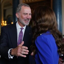 El Rey Felipe VI y Kate Middleton en la recepción previa a la coronación de Carlos III