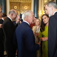 El Rey Carlos III y los Reyes Felipe y Letizia en la recepción previa a la coronación de Carlos III