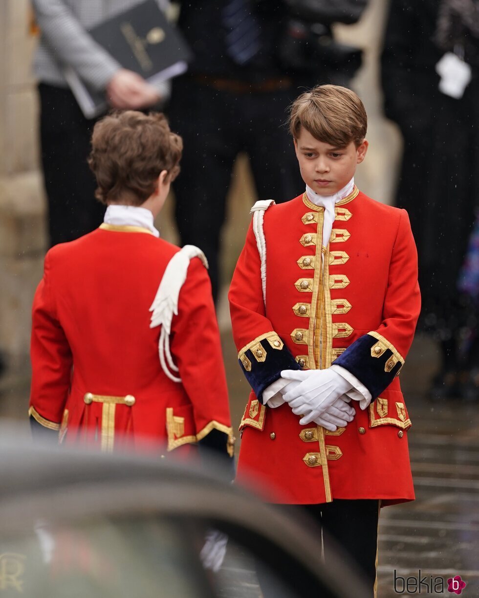 El Príncipe George en la Coronación de Carlos III