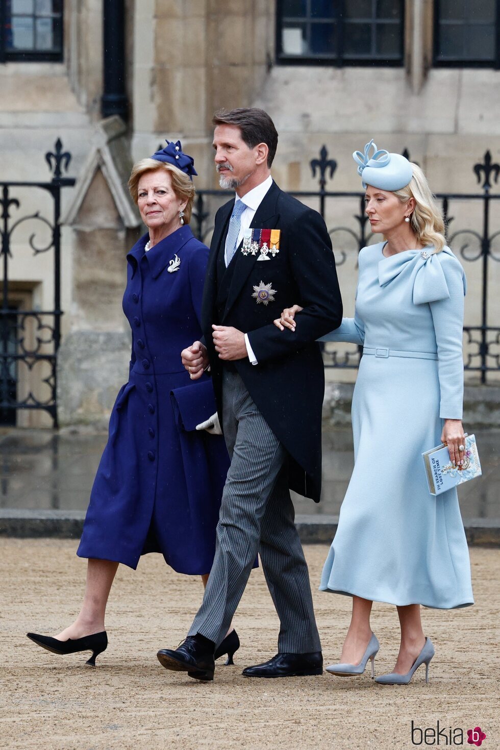 La Reina Ana María de Grecia y Pablo y Marie Chantal de Grecia en la Coronación de Carlos III