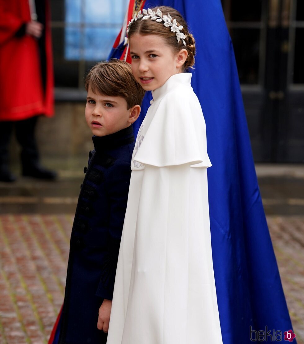 La Princesa Charlotte y el Príncipe Louis en la Coronación de Carlos III