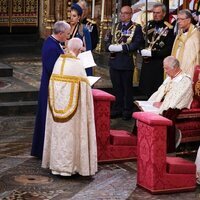 Los Reyes Carlos y Camilla en el servicio de la Coronación