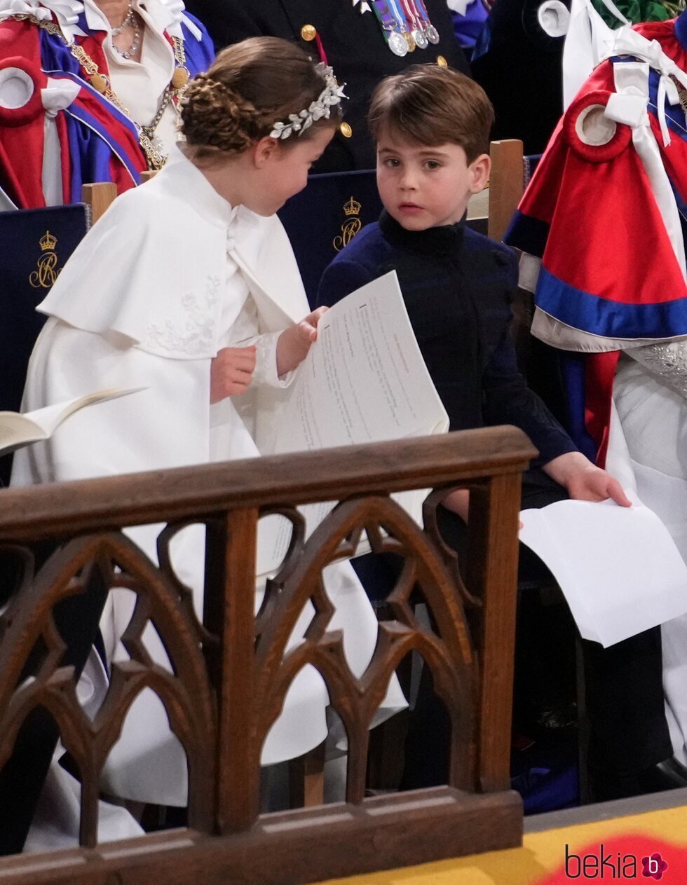 La Princesa Charlotte y el Príncipe Louis, cómplices durante la Coronación de Carlos III