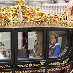 El Príncipe Guillermo y Kate Middleton y sus hijos en la Procesión de la Coronación en la Coronación de Carlos III