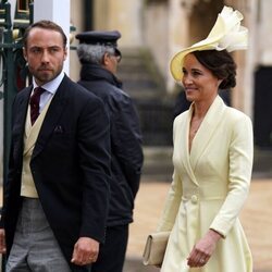 Pippa y James Middleton en la Coronación de Carlos III