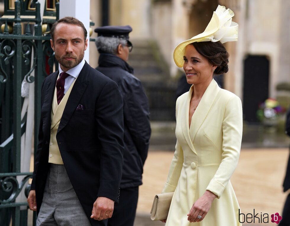 Pippa y James Middleton en la Coronación de Carlos III