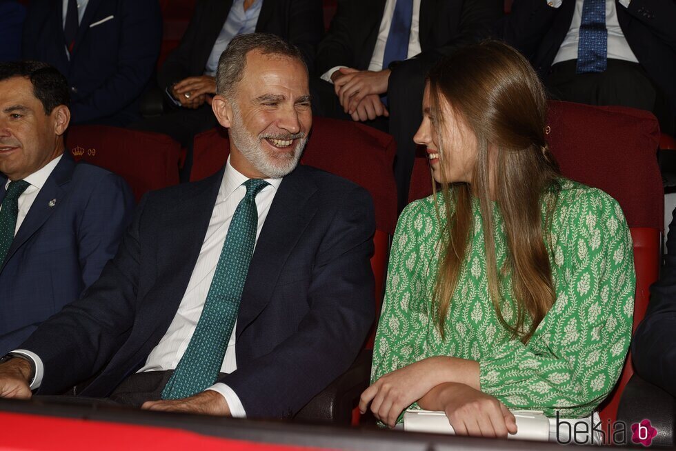 El Rey Felipe VI y la Infanta Sofía, muy cómplices en la final de la Copa del Rey 2023