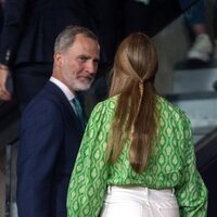 El Rey Felipe VI mira a la Infanta Sofía en la final de la Copa del Rey 2023