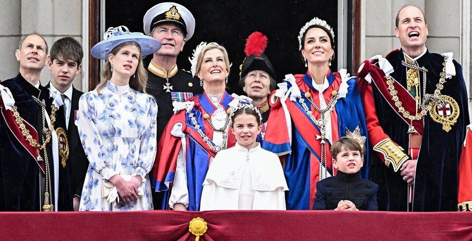 El Príncipe Guillermo y Kate Middleton y sus hijos, la Princesa Ana y su marido y los Edimburgo en la Coronación de Carlos III