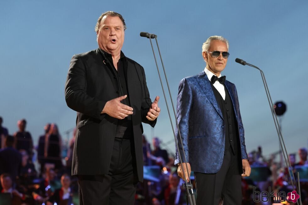 Bryn Terfal y Andrea Bocelli en el Concierto de la Coronación de Carlos III