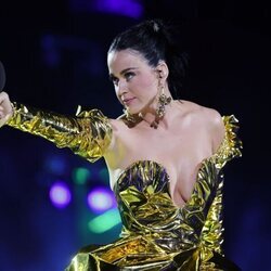 Katy Perry en su actuación en el concierto de la Coronación de Carlos III