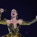 Katy Perry cantando en el concierto de la Coronación de Carlos III