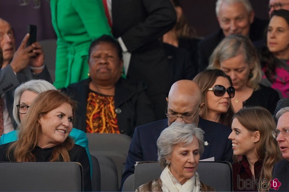 Sarah Ferguson y Beatriz de York en el Concierto de la Coronación de Carlos III