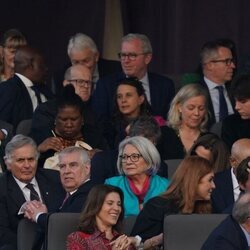 El Príncipe Andrés y Sarah Ferguson y Beatriz de York y Edo Mapelli en el Concierto de la Coronación