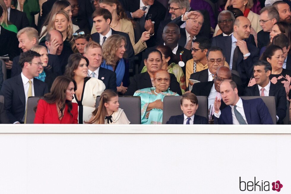 El Príncipe Guillermo y Kate Middleton y sus hijos George y Charlotte en el Concierto de la Coronación