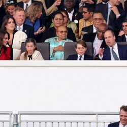 Los Príncipes de Gales y sus hijos y Eugenia de York y Jack Brooksbank en el Concierto de la Coronación