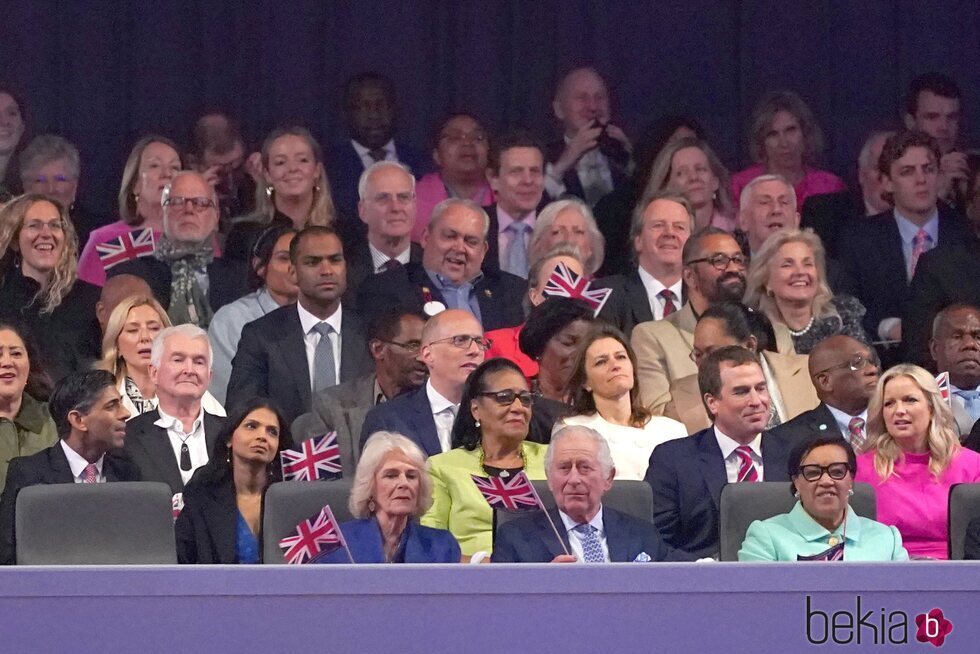 Los Reyes Carlos y Camilla, Peter Phillips y Marie Chantal de Grecia en el Concierto de la Coronación