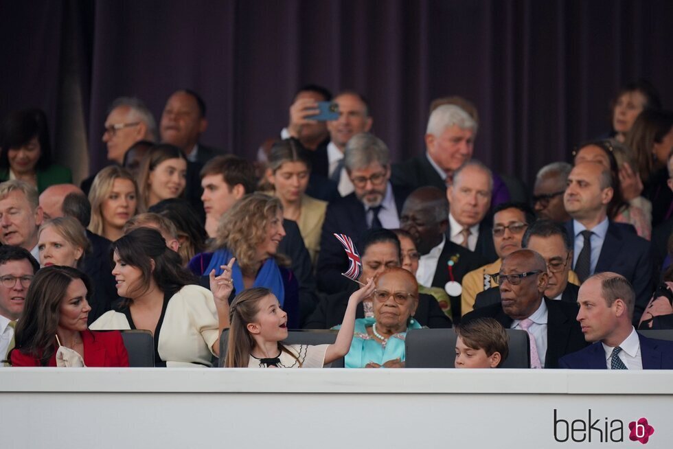 La Princesa Charlotte divirtiéndose en el Concierto de la Coronación