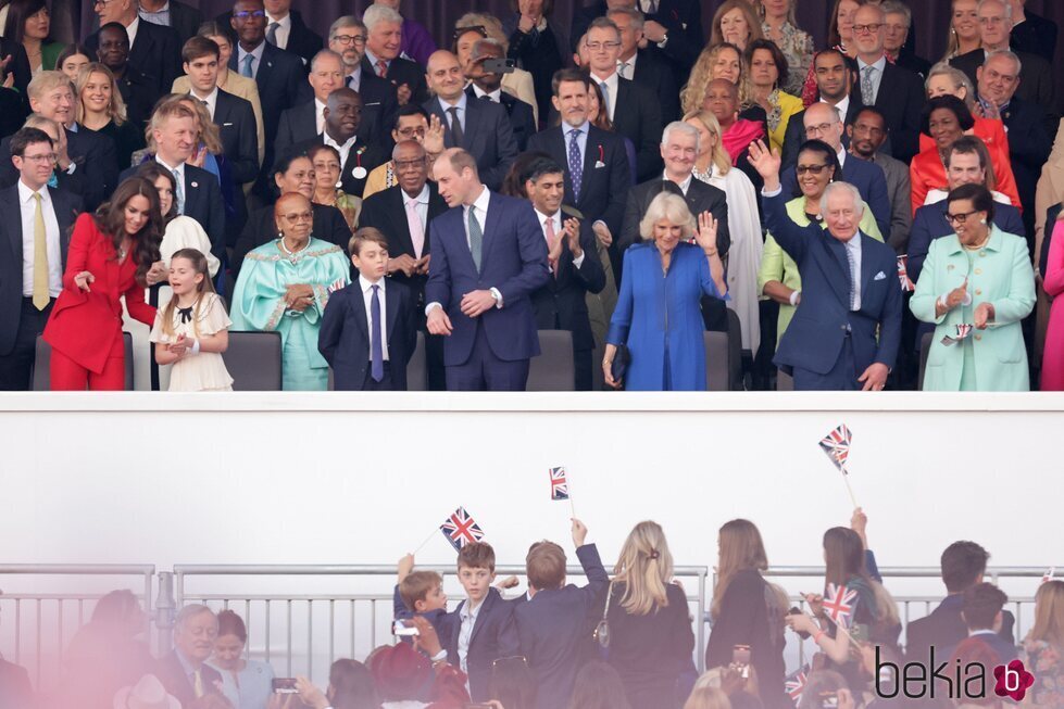 La Familia Real Británica y Pablo y Marie Chantal de Grecia en el Concierto de la Coronación