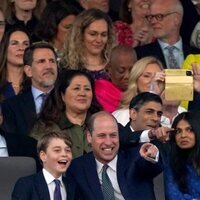 Pablo y Marie Chantal de Grecia, la Reina Camilla, el Príncipe Guillermo y el Príncipe George en el Concierto de la Coronación