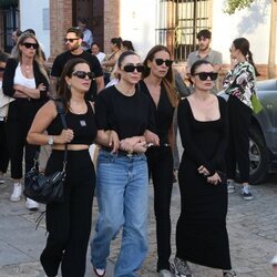 Rocío Martín Berrocal, Eva González y Madame de Rosa en el funeral de Cristo Bánez