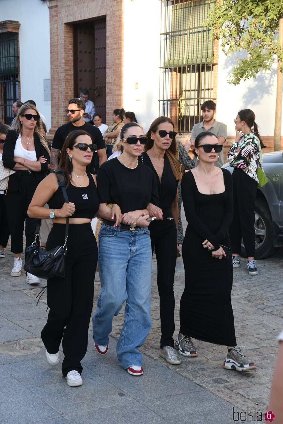 Rocío Martín Berrocal, Eva González y Madame de Rosa en el funeral de Cristo Bánez