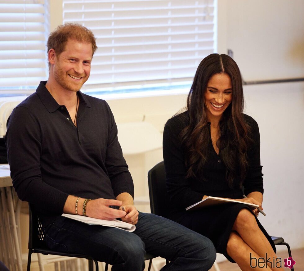 El Príncipe Harry y Meghan Markle durante uno de los actos de la fundación Archewell en el Mes de Concienciación sobre la Salud Mental