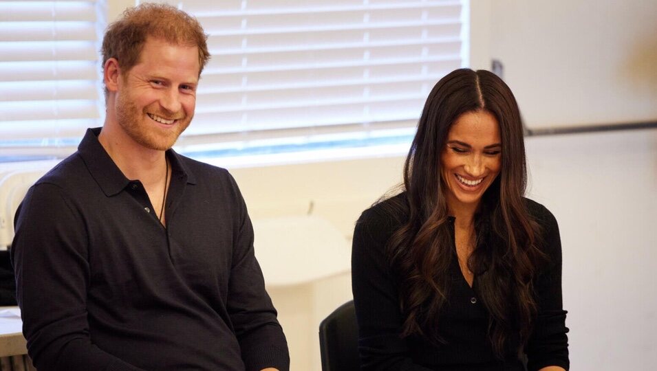 El Príncipe Harry y Meghan Markle durante uno de los actos de la fundación Archewell en el Mes de Concienciación sobre la Salud Mental