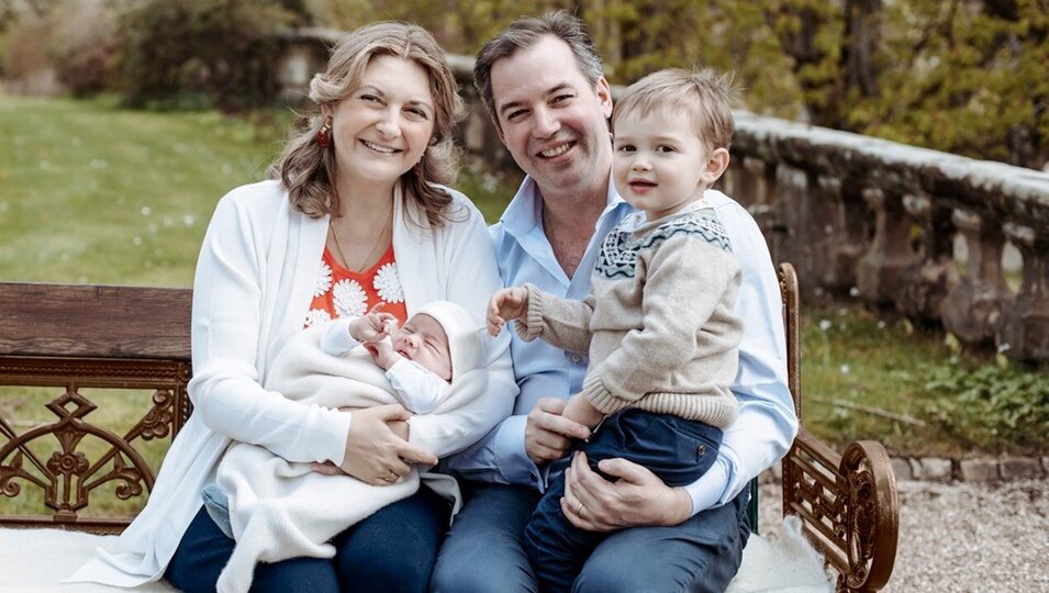 Guillermo y Stéphanie de Luxemburgo con sus hijos Charles y François en el 3 cumpleaños de Charles de Luxemburgo