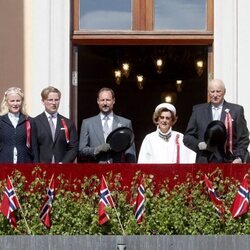 Harald y Sonia de Noruega, Haakon y Mette-Marit de Noruega y Sverre Magnus de Noruega en el Día Nacional de Noruega 2023