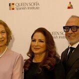 La Reina Sofía y Gloria Estefan y Emilio Estefan en los Premios Sophia a la Excelencia