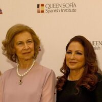 La Reina Sofía y Gloria Estefan y Emilio Estefan en los Premios Sophia a la Excelencia