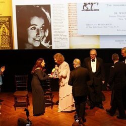 La Reina Sofía entrega el Premio Sophia a la Excelencia a Gloria Estefan