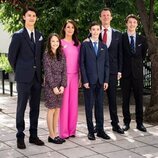 Joaquín y Marie de Dinamarca y sus hijos Nikolai, Felix, Henrik y Athena en la Confirmación de Henrik de Dinamarca