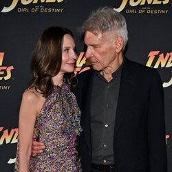 Harrison Ford y Calista Flockhart, cómplices en la presentación de 'Indiana Jones y el dial del destino' en Cannes