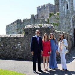 La Princesa Leonor en su graducación en el UWC Atlantic College acompañada de los Reyes Felipe y Letizia y la Infanta Sofia