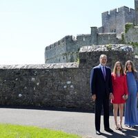 La Princesa Leonor en su graducación en el UWC Atlantic College acompañada de los Reyes Felipe y Letizia y la Infanta Sofia