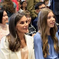 La Reina Letizia, la Infanta Sofía y el Rey Felipe en la graduación de la Princesa Leonor en el UWC Atlantic College