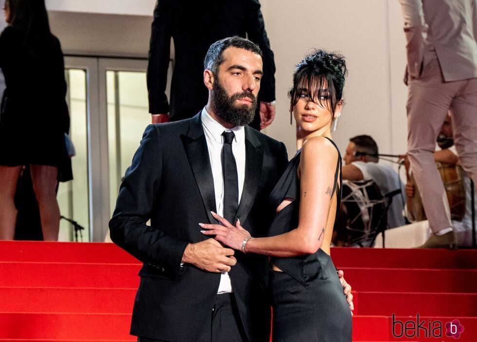 Dua Lipa y Romain Gavras en el festival de Cannes 2023