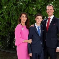 Joaquín y Marie de Dinamarca y su hijo Henrik en la Confirmación de Henrik de Dinamarca